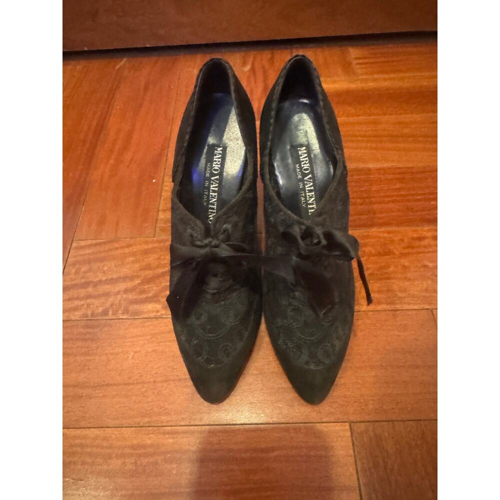 Mario Valentino Vintage Black Suede Lace Bootie Pumps Heels Size 5.5